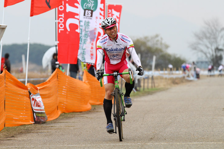 CM2 独走勝利を飾った菅谷俊宏(Team Sakatani)