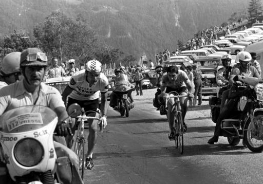 エディ・メルクスとベルナール・テブネ。2人のチャンピオンがシャンゼリゼでアタックした時代があった（写真は山岳ステージ）