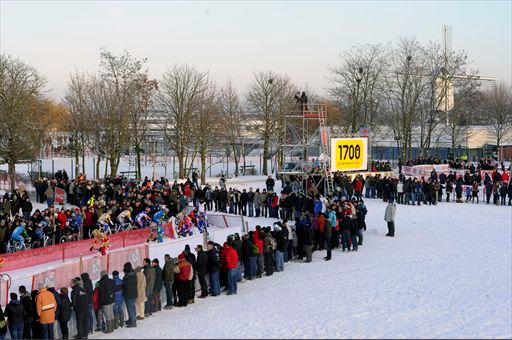 雪が降ろうが欧州のファンが大挙してシクロクロス観戦に駆けつける