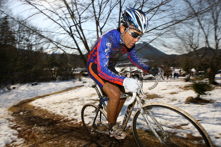C1 トップを維持したまま40分間の最終周回に入った沢田時(ENDLESS/Pro Ride)