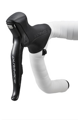 Di2システムに新たに加わるサブスイッチ。スプリント中にも変速しやすい仕組みで、ハンドルの左右に振り分けて装着する