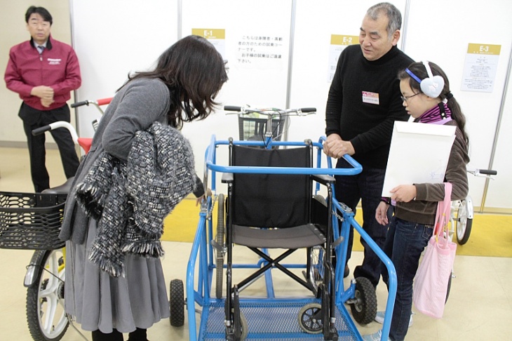 車椅子のまま乗車できる自転車