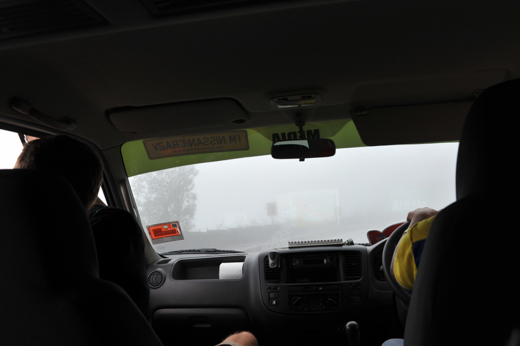 ゲンティンハイランドの登りに入るプレスカー。霧が深くなってきた