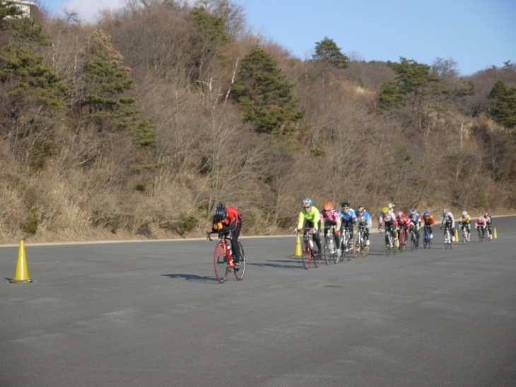 クラス1+2スタート後先頭を走る蠣崎藍道