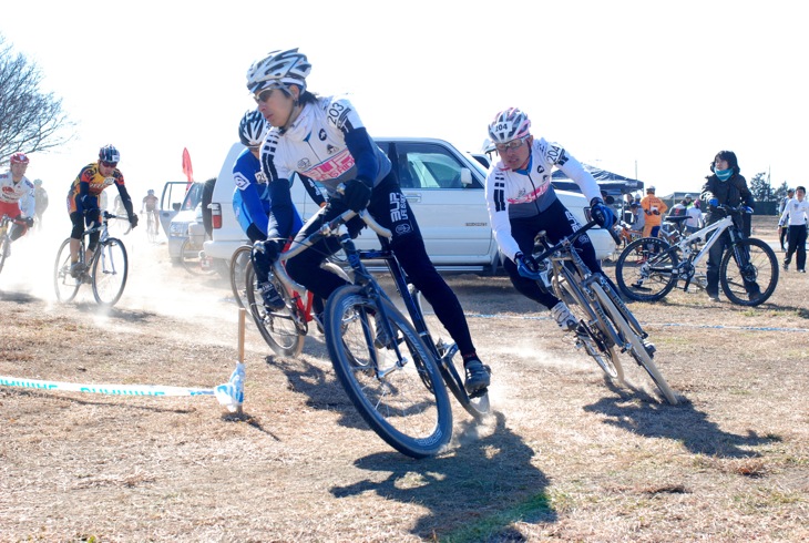 スタート直後で先頭に立ったのは合田正之(cycleclub 3UP)