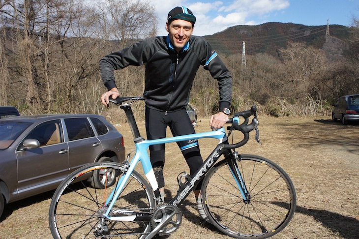 番外編。タレントでライダーのマイケル・ライスさん。Jシリーズエリートクラスにシングルスピードで出場した経験をもつ強者!バイクは自ら輸入販売するニールプライド