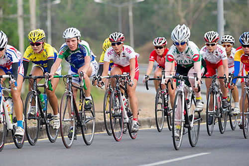 エリート女子ロードレースに出場した上野みなみ（青森・鹿屋体育大学） と明珍裕子（岐阜・朝日大学）