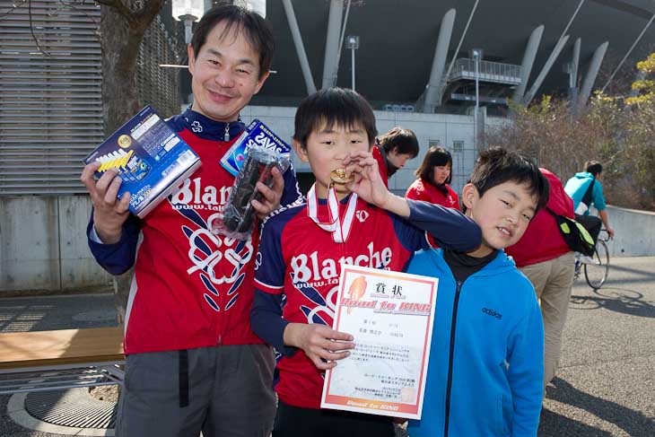 メダルかじっちゃうポーズで写ろうっと！U12優勝の石倉悠之介くん