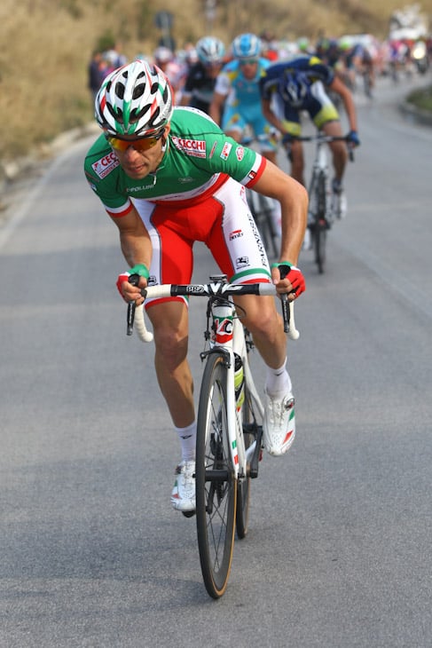 終盤の登りでアタックを仕掛けるジョヴァンニ・ヴィスコンティ（イタリア、ファルネーゼヴィーニ・ネーリ）