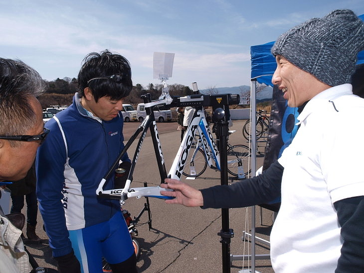 KOGAの特徴をアピールするのはジオライドジャパンの高力さん