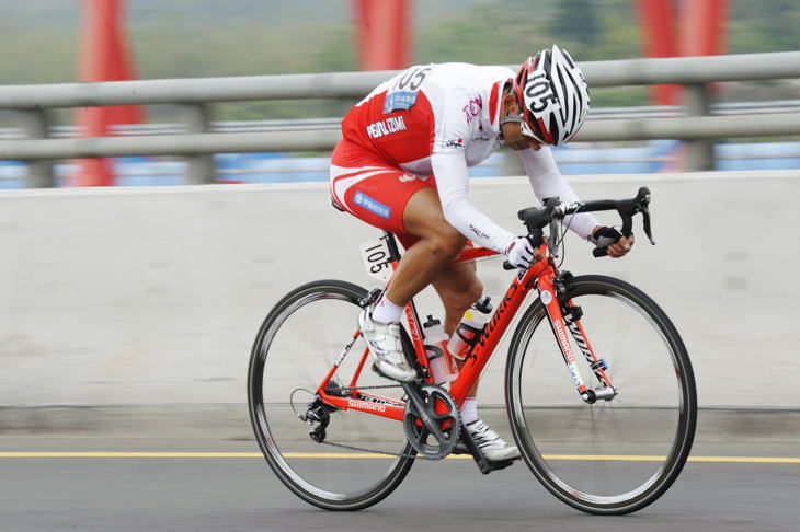 90kmを逃げ切ってステージ優勝を挙げた福島晋一（日本ナショナルチーム）