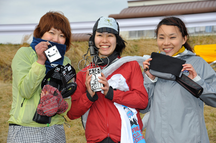 女子の表彰式 笑顔が素敵です