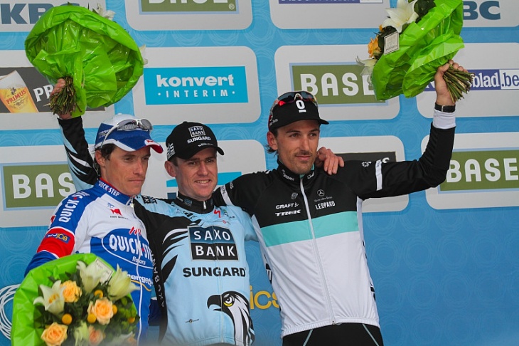 表彰台、左から2位シルヴァン・シャヴァネル（フランス、クイックステップ）、優勝ニック・ナイエンス（ベルギー、サクソバンク・サンガード）、3位ファビアン・カンチェラーラ（スイス、レオパード・トレック）
