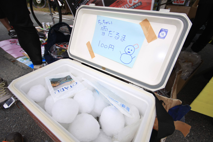 アイデア募金/飛騨市から運ばれてきた雪だるま