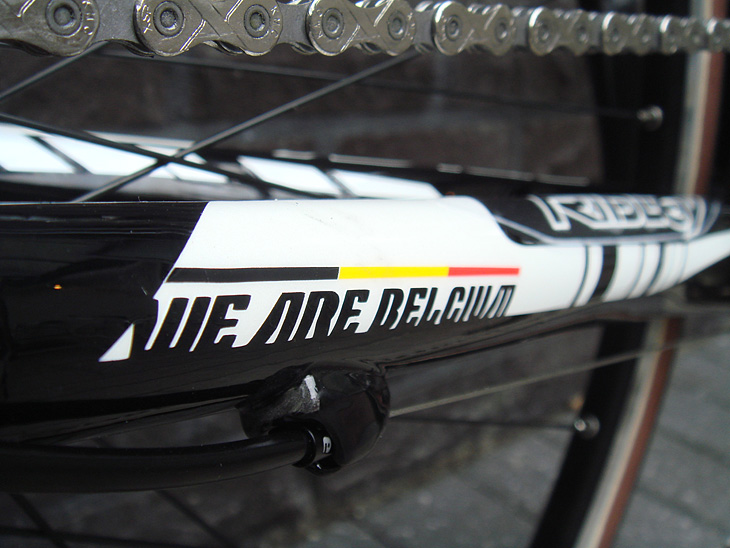 チェーンステーに刻まれた「WE ARE BELGIUM」は、自転車王国ベルギーブランドであることの誇り