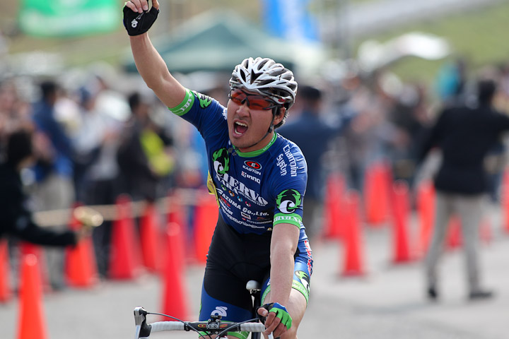 2011JPT第1戦舞洲クリテ、澤田賢匠（CIERVO NARA PROCYCLINGTEAM）が逃げ切り優勝