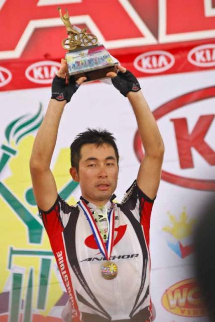 第2ステージで優勝を飾った井上和郎(チームブリヂストン・アンカー)
