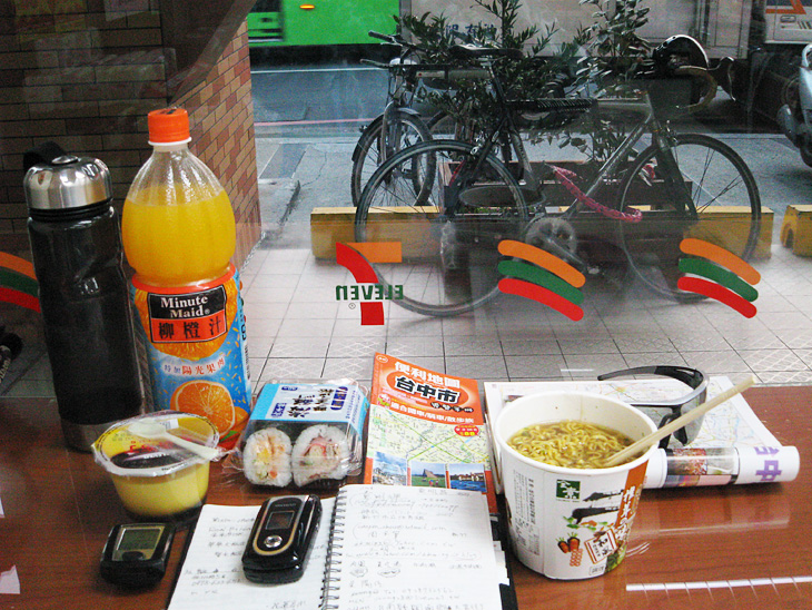 目指せ一日30食！さて、コンビニ食でどこまで続くのか？