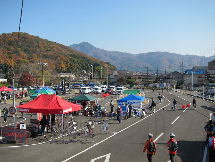 宝池ドライビングスクールの広い敷地で行われる大試乗会