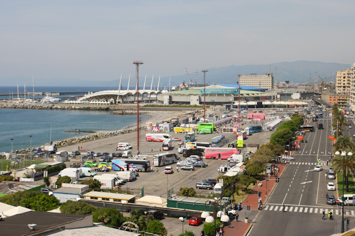 スタート地点が置かれたジェノヴァのケネディー広場