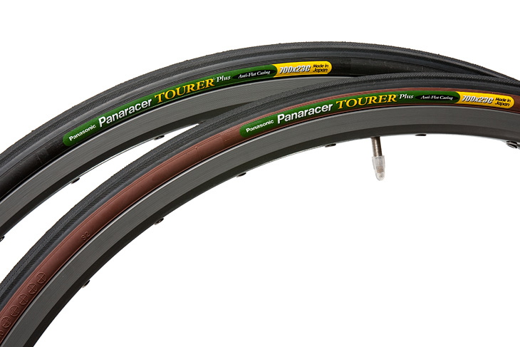 Panaracer TOURER Plus カラーはブラックとブラウン。サイズは23C、26C、28Cが用意される