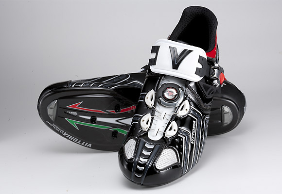 VITTORIAシューズの最新テクノロジーをすべて搭載した最上級モデルだ
