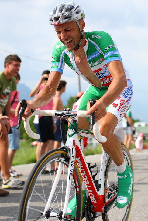 決死の表情で走るステファノ・ガルゼッリ（イタリア、アックア・エ・サポーネ）はステージ5位