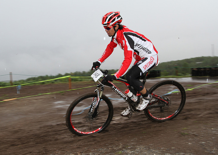 次第に凹凸が激しくなった路面でMTBが威力を発揮。小野寺が優勝した