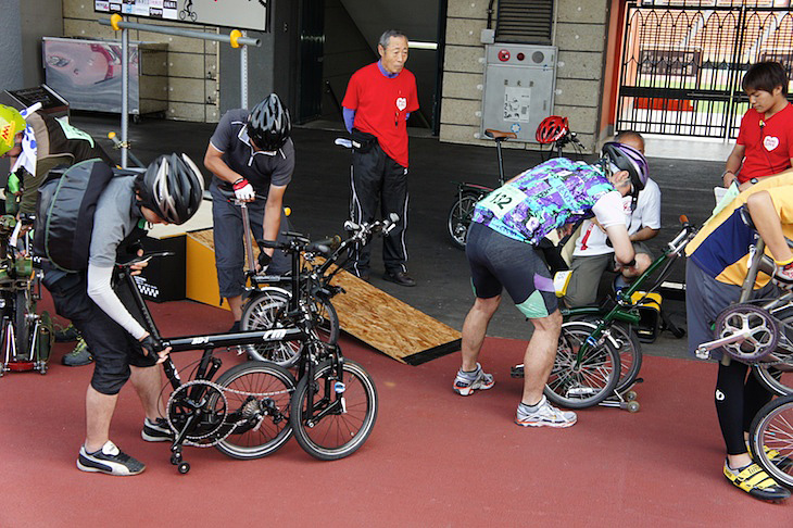 折りたたみ自転車のクラスは、まずは組み立ててからスタート