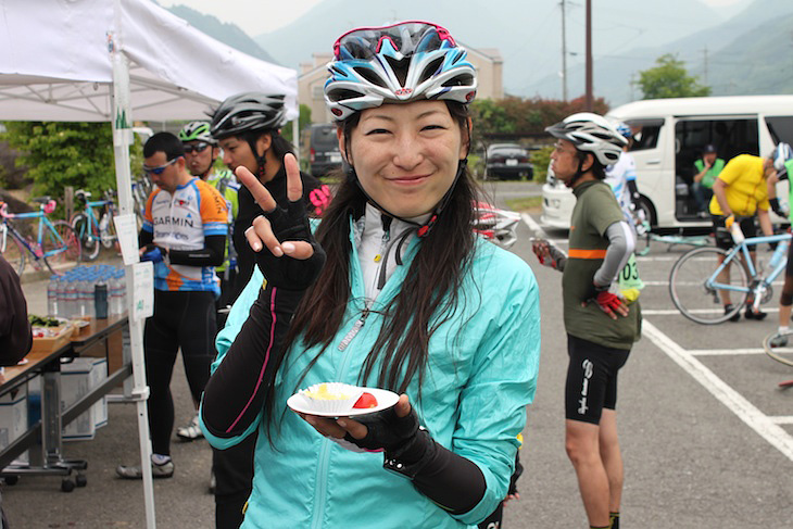 美崎悠さんも地元の味覚に大満足