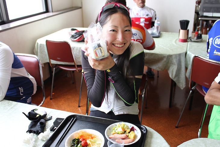 「最後の登りが辛かった」という美咲さん。後半へ向けてしっかり備えます