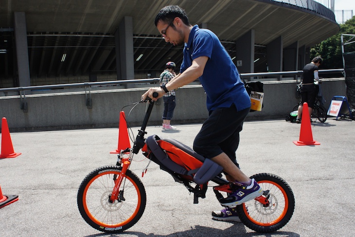 ペダルのないミニベロに早変わり!これは自転車と呼ぶのだろうか?