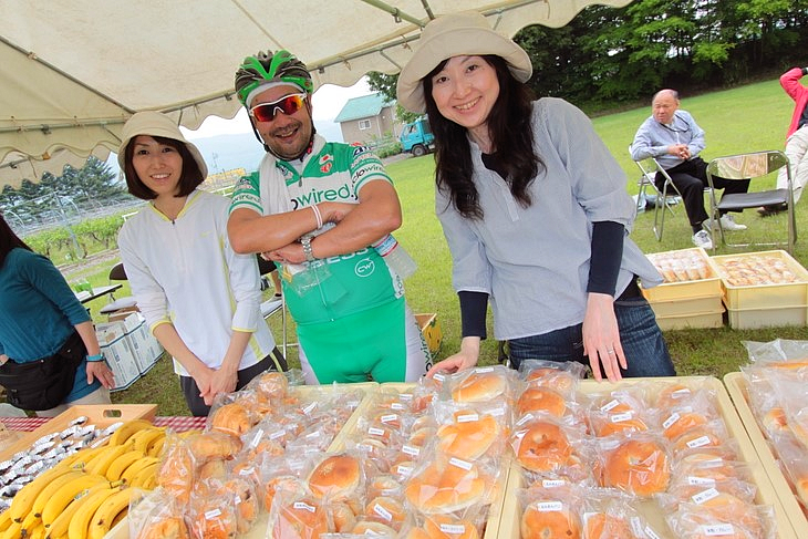 「やっぱ、食料を見ると力が湧いてくるねぇ。」　幸せそうです。