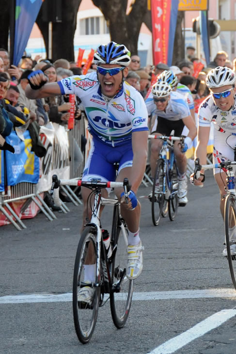 エトワール・ド・ベッセージュ第4ステージ（UCI2.1-2011/2/5）のスプリントを制したステファン・プーリーズ（フランス）
