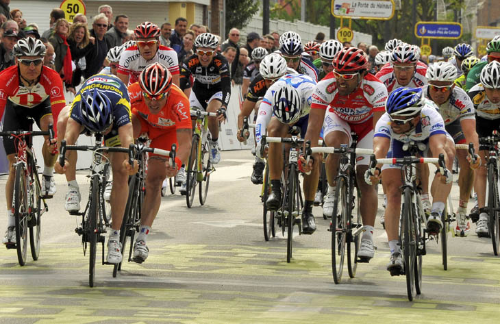 グランプリ・ド・ドゥナン(UCI1.1-2011/4/14)、接戦の集団スプリントをジミー・カスペール(フランス)が先頭で駆け抜けた