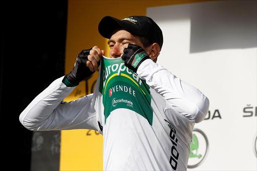 マイヨブランにキスするピエール・ロラン(フランス、ユーロップカー)