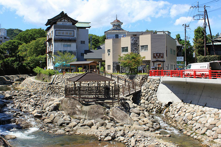 修善寺温泉独鈷の湯で一休み