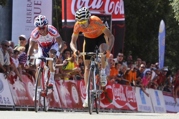 第1ステージ　3級山岳で競り合うホアキン・ロドリゲス（スペイン、カチューシャ）とサムエル・サンチェス（スペイン、エウスカルテル）