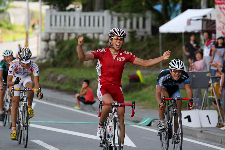 E1　前園浩平（立命館大学自転車競技部）が優勝