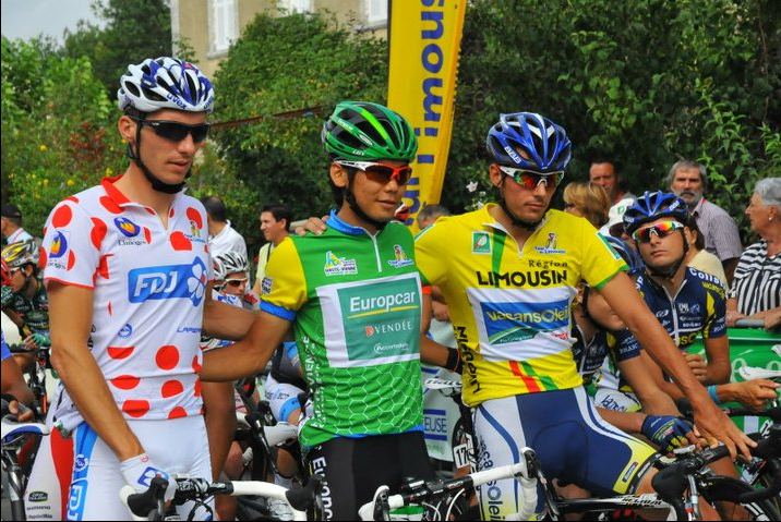3賞ジャージを着た3人が並ぶ。山岳賞のアントニー・ジェラン(フランス、FDJ)、ビョルン・ルークマンス(ベルギー、ヴァカンソレイユ)、そして繰り上げてポイント賞ジャージを着た新城幸也(ユーロップカー)
