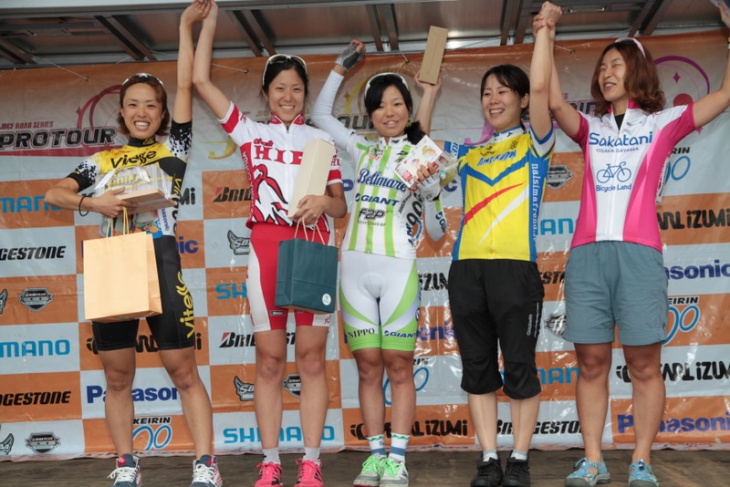 F1・2表彰　優勝は高橋 奈美（Vitesse-Serotta-Feminin）