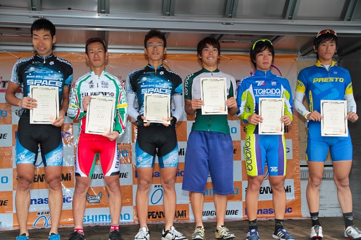 E1総合表彰 遠藤 績穂(spacebikes.com)が総合優勝