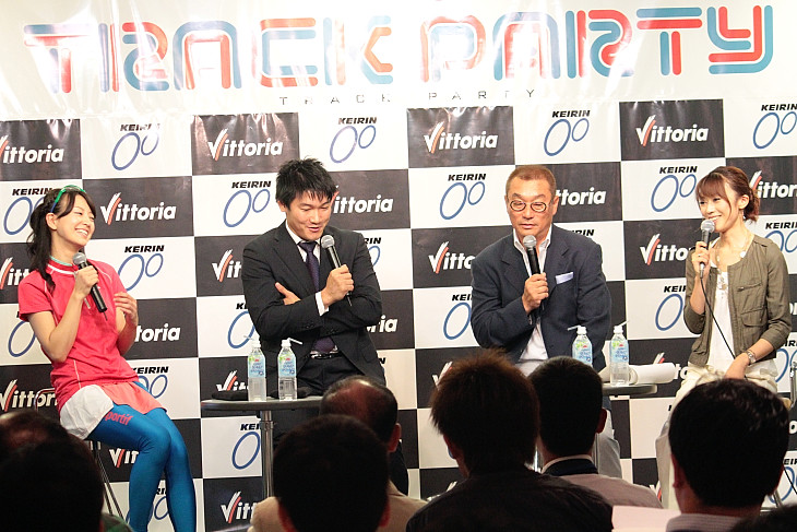 大会PRキャラクターの近藤未来さん、中野浩一さん、長塚智広選手によるトークショー
