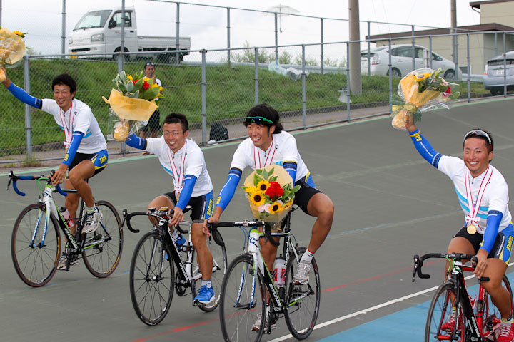 4km団体追抜き 優勝の鹿屋体育大