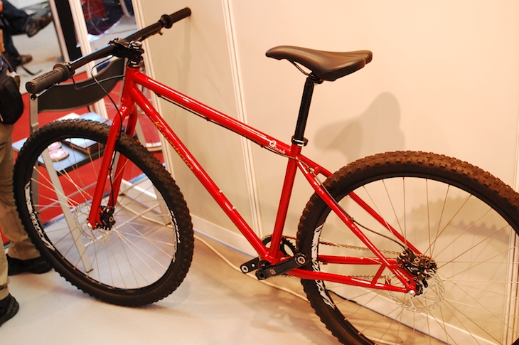 クワハラの９ディケード。クロモリチュービングのスタンダードなシングルスピード29er