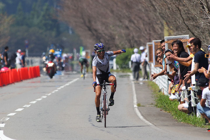 2011年の都道府県対抗ロードで優勝の中根英登