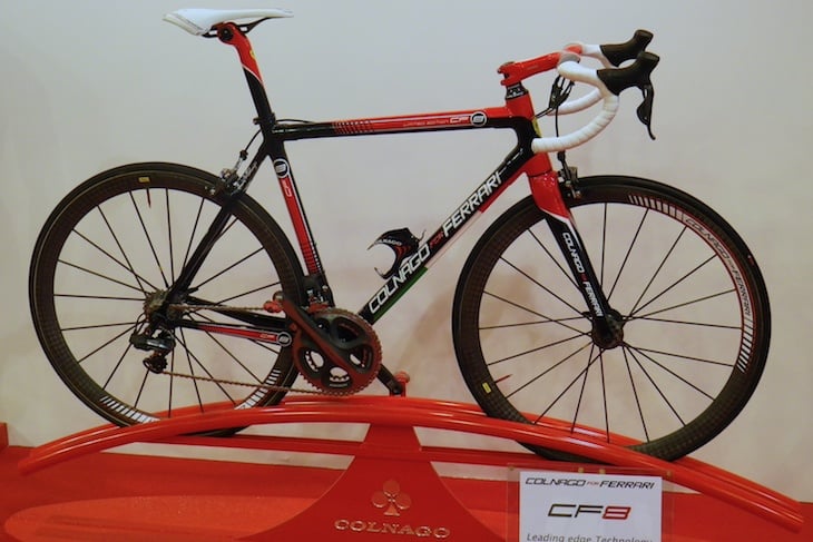 コルナゴとフェラーリのコラボ8作目となるCF8。このモデルを楽しみにしている人も多い
