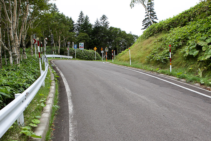 第2ステージ津別峠KOM。急峻な峠だ