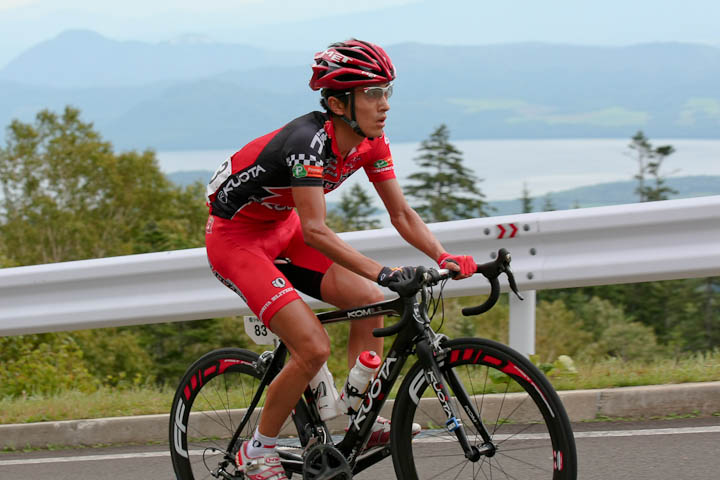 津別峠を先頭で上ってきた増田成幸(宇都宮ブリッツェン)