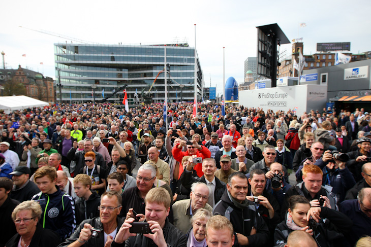 デンマーク人の優勝に沸く観衆